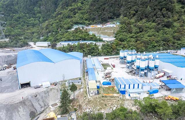 大宏立携手中铁五局打造精品砂石骨料项目助力高原铁路建设